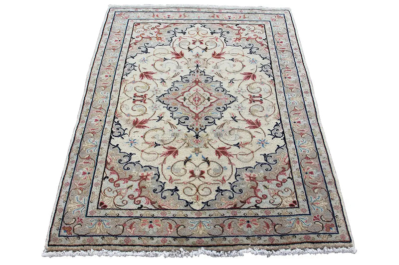 Keshan - Beige (151x91cm) - German Carpet Shop